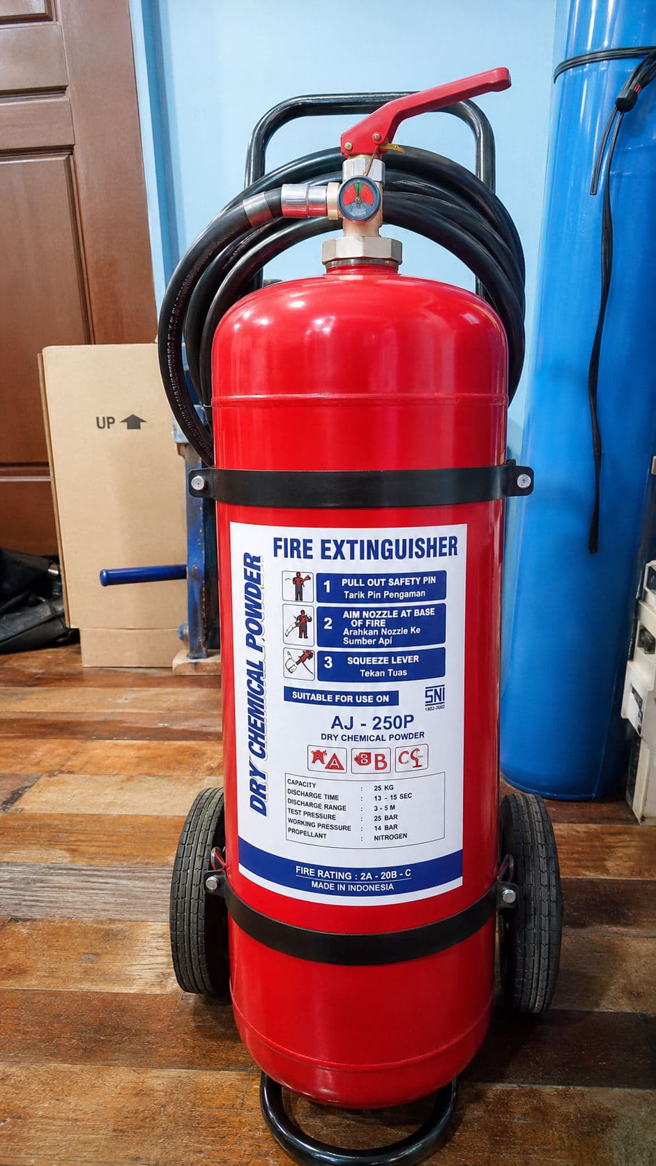 APAR Besar Beroda 25 Kg Dry Chemical Powder